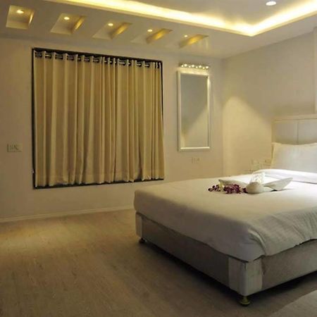 Grand Nakshatra Hotel Ānand Exteriér fotografie