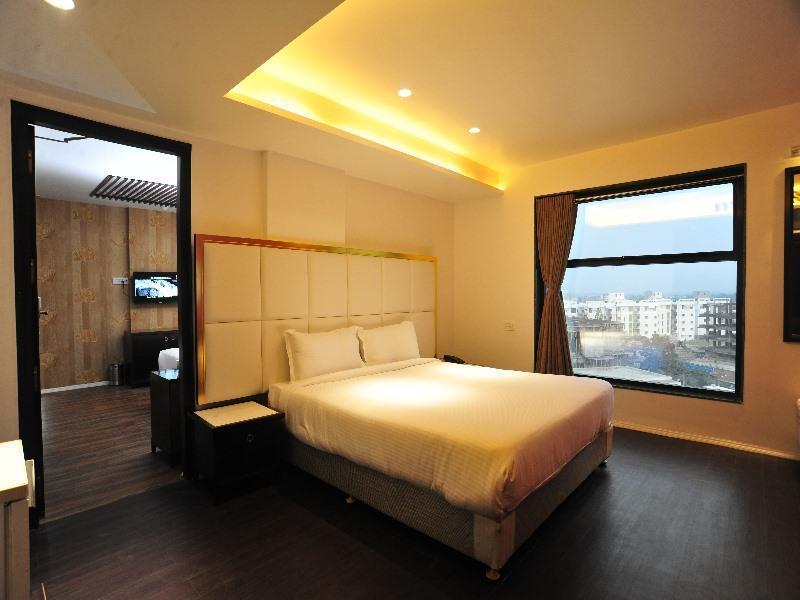 Grand Nakshatra Hotel Ānand Exteriér fotografie